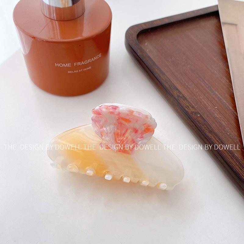 

Gradient Color Unique Vintage Hair Claw Clip With Artistic Shell Design Women For Yellow White