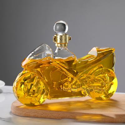 Skleněná láhev na likér ve tvaru motocyklu - 750ml design s gumovou zátkou, Stojan pro vystavení pro skladování whisky/rumu
