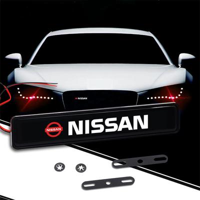 1 Adet Araba Dekoratif LED Işıklar Ön Kaput Izgarası Rozet Styling Nismo Qashqai X J10 J11 Trail Tiida Teana Skyline Juke X-trail Almera İçin