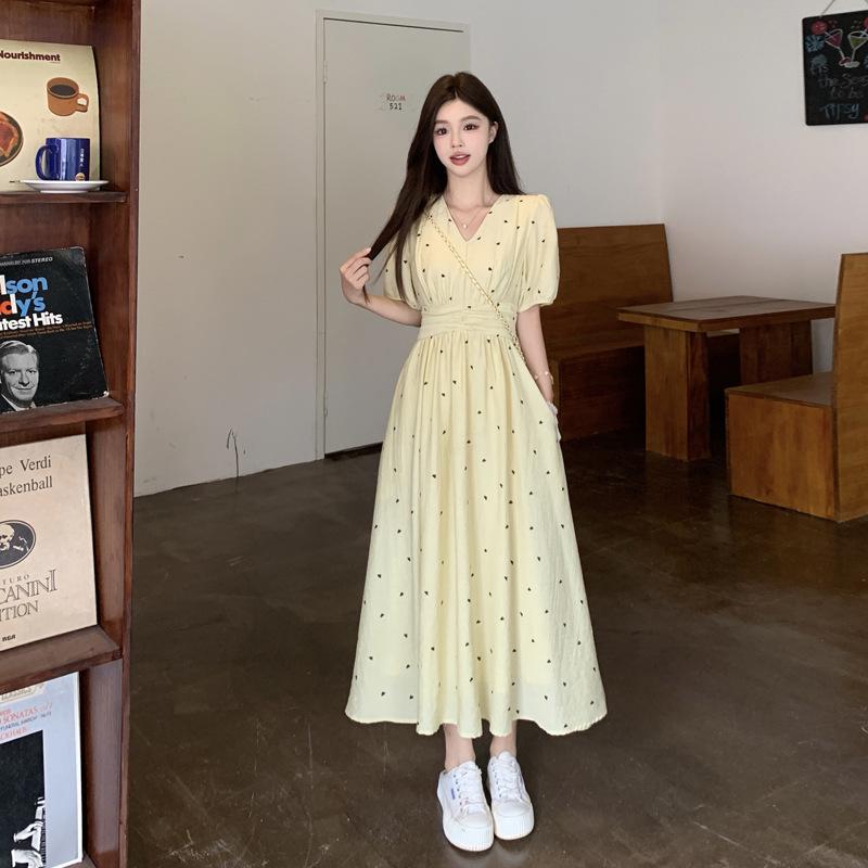 

2026 Plus Size V-Neck Short Sleeve Summer Dress with Heart Decoration – Wrinkle-Resistant XL жёлтый