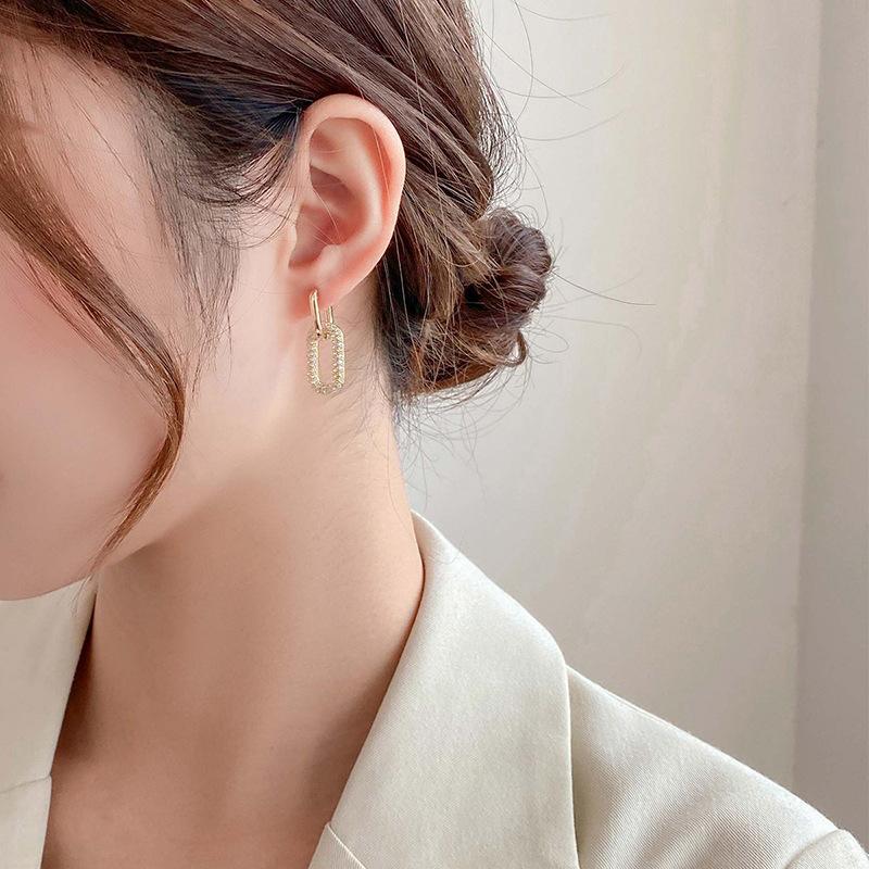 Personality Style Temperament Fashion Stud Earrings Small Earrings Women's Cold Wind Simple Electroplating Earrings Round Metal Earrings