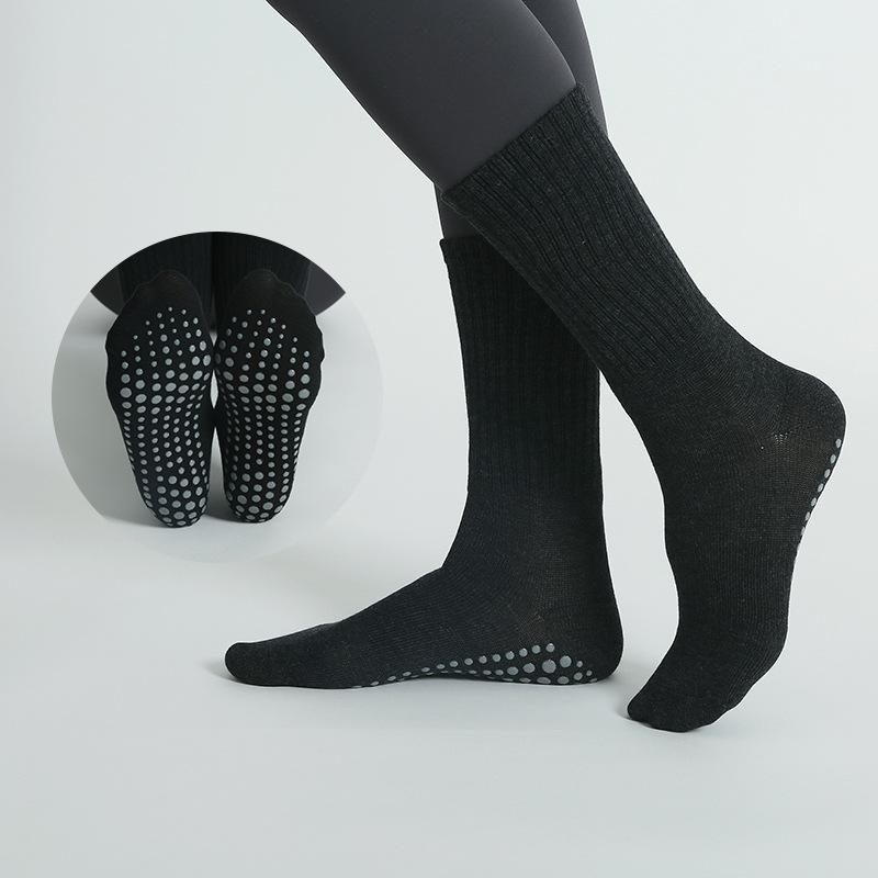 Women's Spring and Autumn Fitness Yoga Pilates Indoor Sports Non Slip Professional Cylinder Five Finger Socks