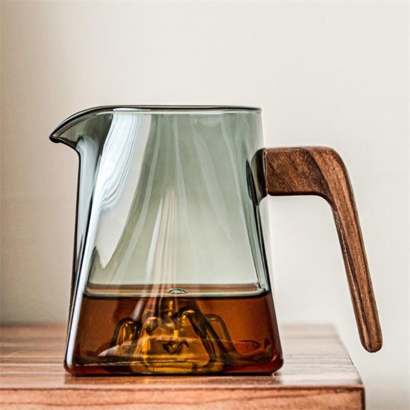 450ml Mountain View Bottom Glass Fair Cup With Wooden Handle Tea Pitcher Kung Fu Tea Set Chahai Tea Ceremony Accessories 450ML