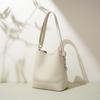 New large-capacity fashionable and simple bucket bag, lychee pattern leather shoulder bag, niche premium messenger bag for women