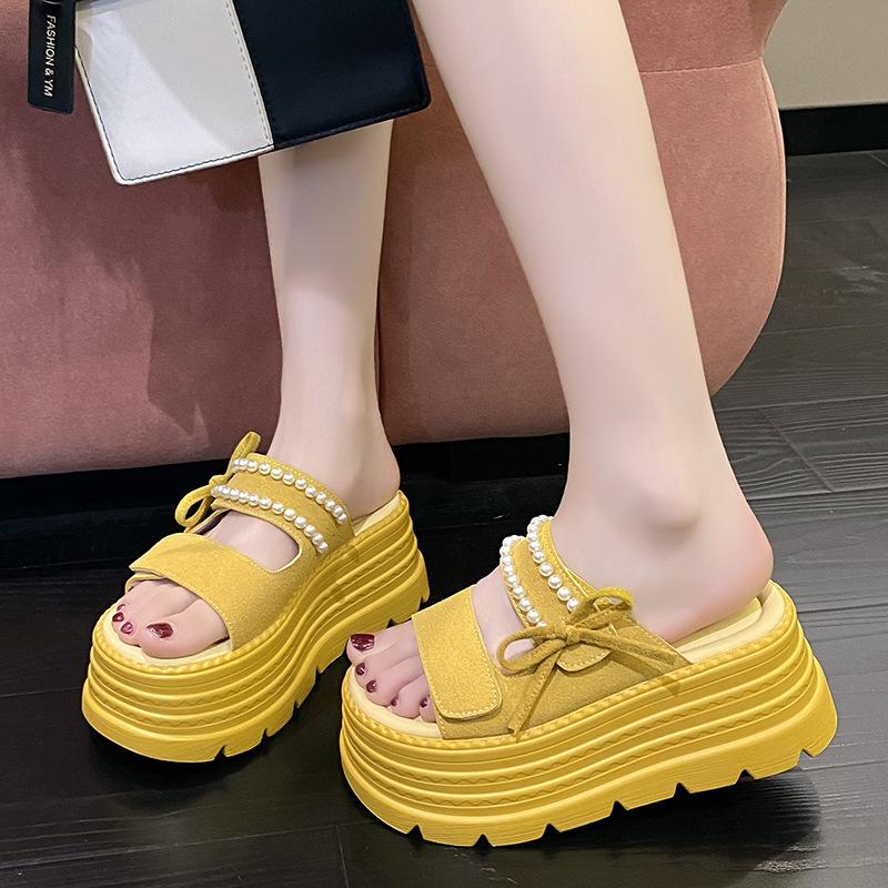 2025 new pearl fairy thick-soled cool slippers women wear small cross-heeled soft-soled slippers in summer