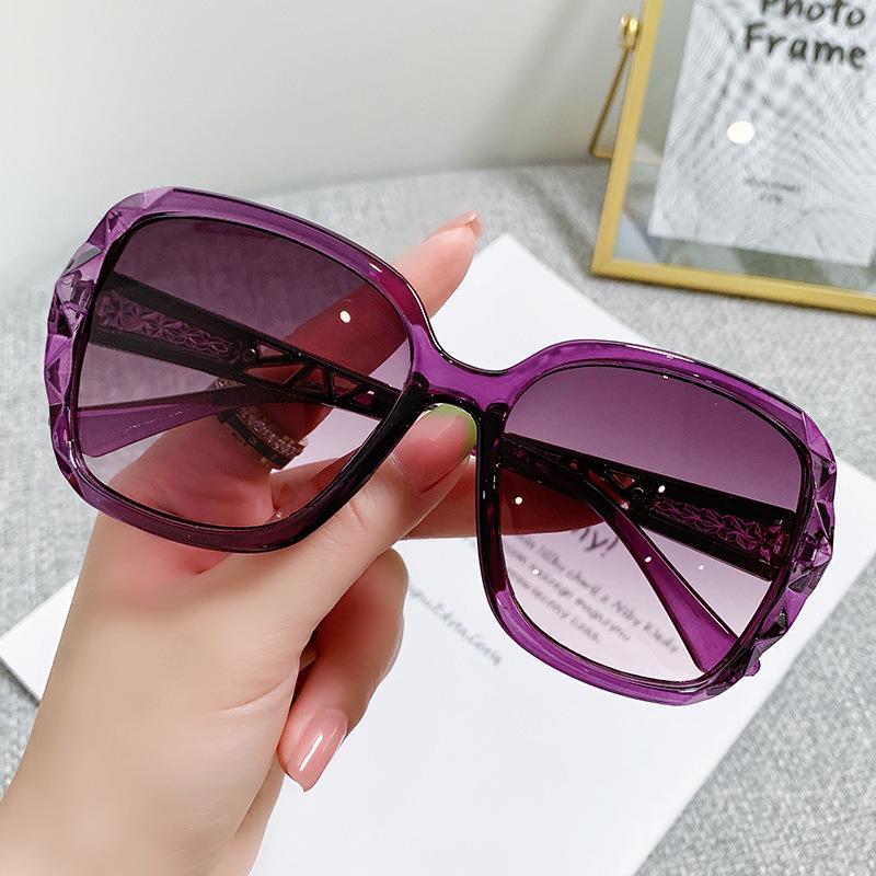 2025 Trendy Women's Retro Large Frame Sunglasses for Sun Protection