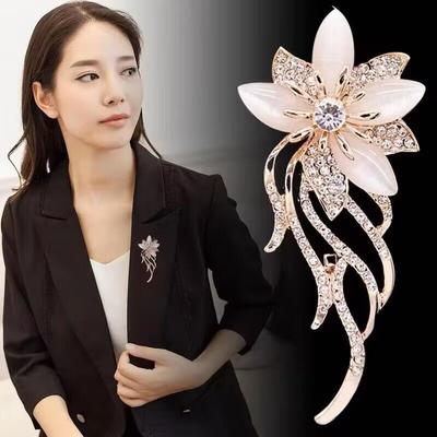 Fashionable Flower Brooch Rhinestone Crystal Brooch Pin Wedding Party Women Garment Accessories Jewelry Jewelry Fashion