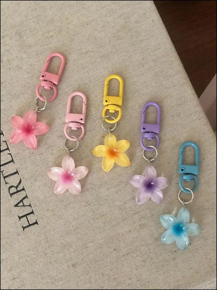 5pcs Transparent Flower Keychains with Carabiner Clip Durable Plastic Material Lightweight Design Suitable for Keys and Accessories One Size