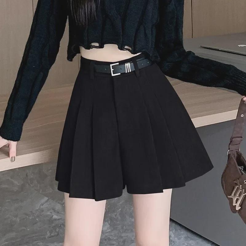 Women's High-Waist Corduroy Pleated Shorts - 2024 Spring Collection, Slimming Wide-Leg Casual Booty Shorts for Petite.