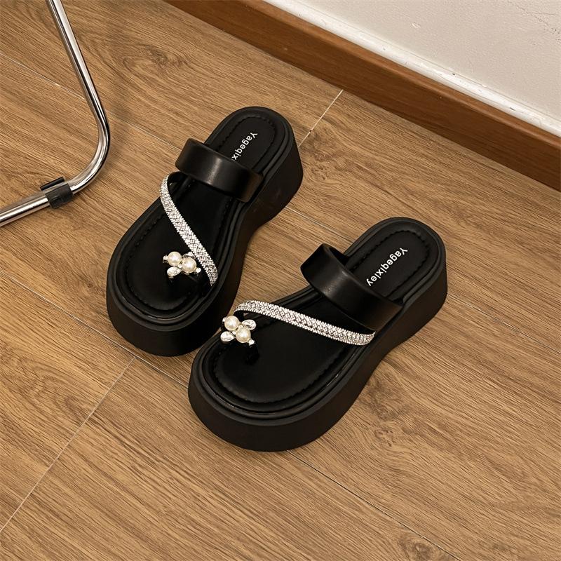 Rhinestone sleeve toe versatile one-word cool slippers for women to wear 2025 summer new heightened platform beach shoes for women