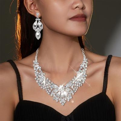 Glänsande Strass Smyckesset Utsökt Kristallhalsband Set Brudhalsband Örhängen Set Bankett