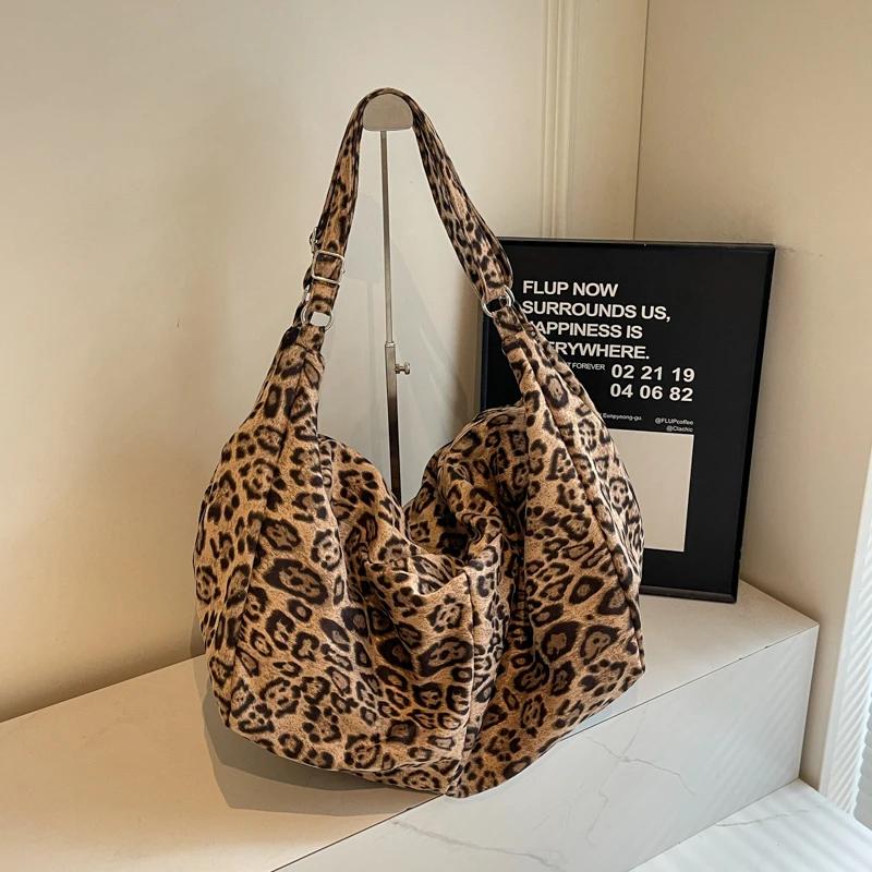 Large capacity leopard nylon hot sale crossbody bag zipper high aesthetic fashion shoulder soft simple bag