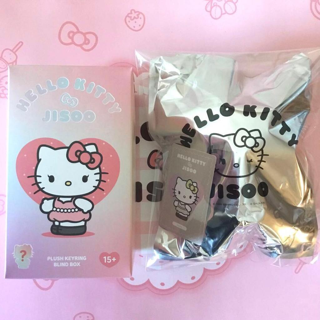[USED] HELLO KITTY JISOO/Keychain/Ivory