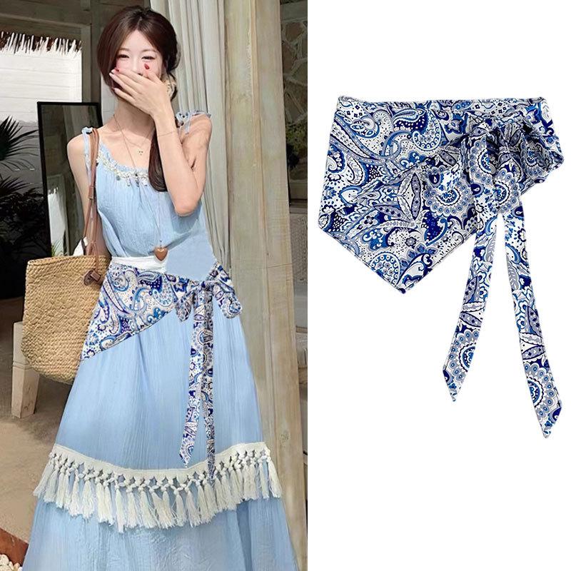 Triangular Scarf with Vintage Ethnic Print Cashew Flower Design for Women Adds Unique Fashion Flair