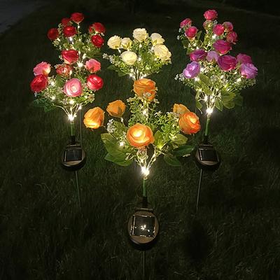 Rosenblumen-Gartenlampe mit Lichtsensor, automatisches An-/Ausschalten, 7 Köpfe, wasserdicht, keine Verkabelung erforderlich, solarbetriebenes Blumenlicht-Dekor