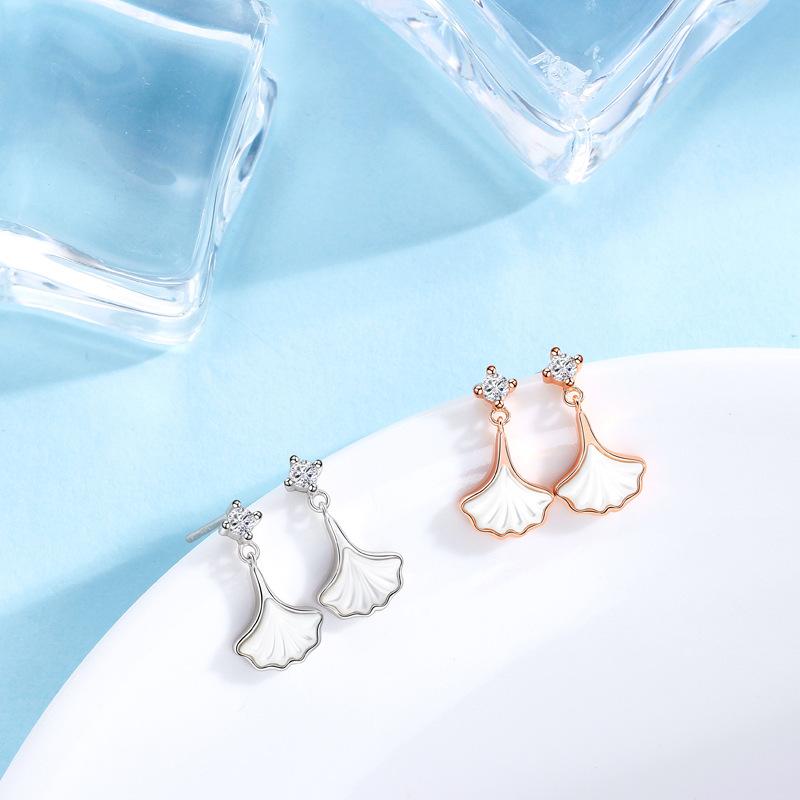 Sansheng Has Apricot Ginkgo Leaf Stud Earrings, Female Mori Small Fresh and Fashionable Versatile White Fritillary Earrings.