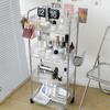Moderner rollender Schminkwagen Klare Regale Platzsparend Badezimmer Schlafzimmer Organisationslösung Produktorganisatoren