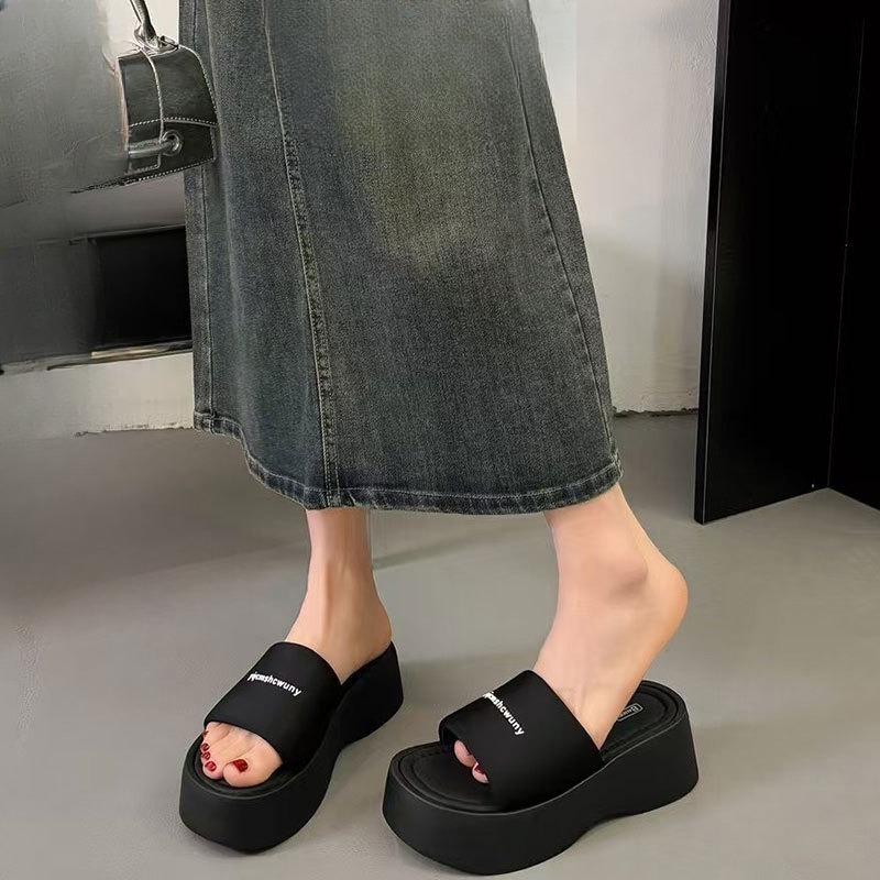 

Новый стиль повседневных пляжных шлепанцев на одно плечо на толстой подошве и высоком каблуке 40 чёрный