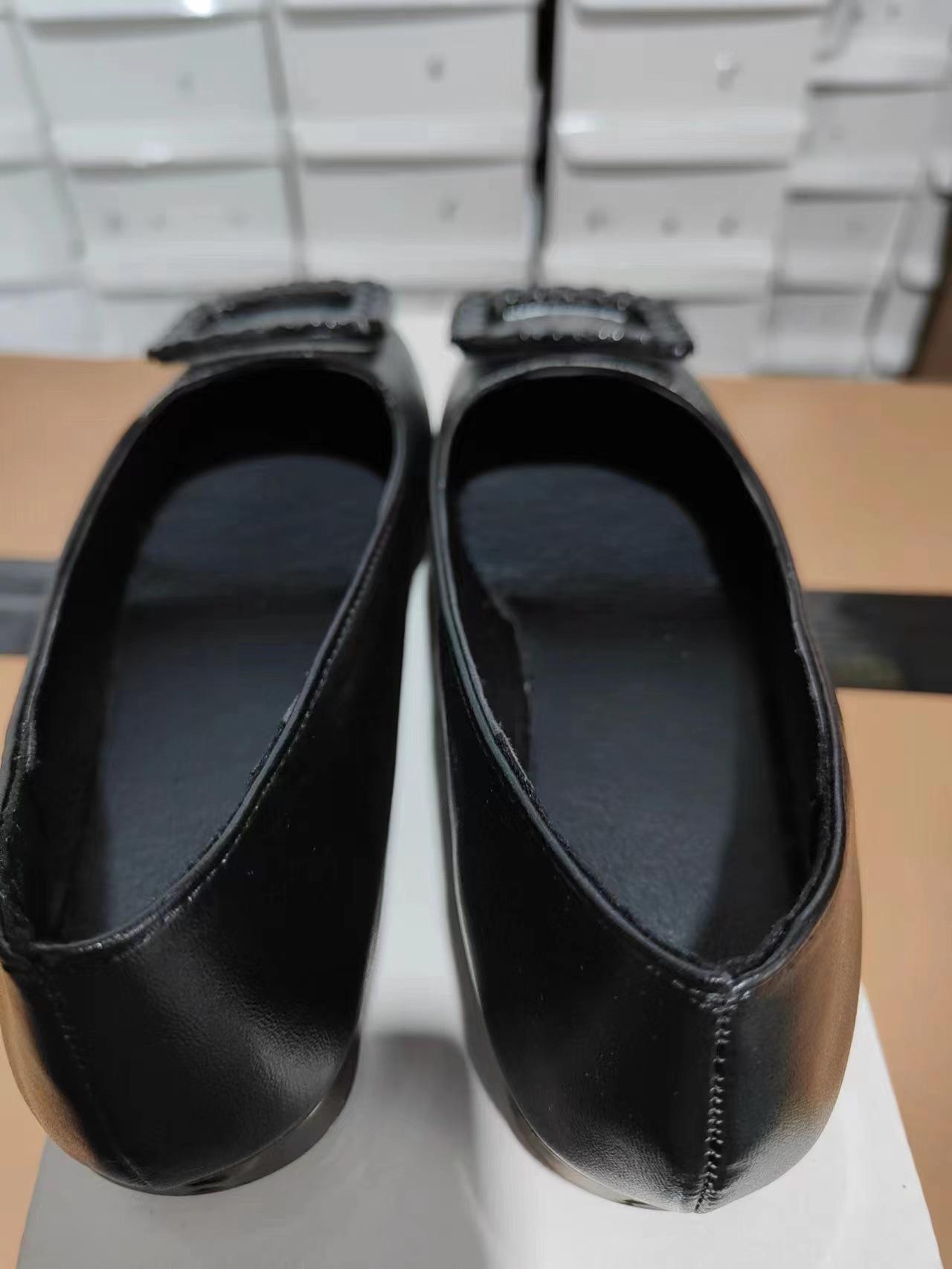 

Модные женские туфли на низком каблуке из мягкой искусственной кожи 2025 года с мелким вырезом, универсальные, удобные лодочки на толстом каблуке, женская рабочая маленькая кожаная обувь 35 чёрный