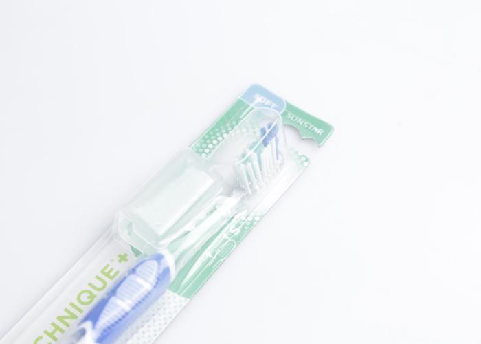 Brosse à dents - GUM - 491M - Technique souple - Manche Quad-Grip - Nettoyage en profondeur