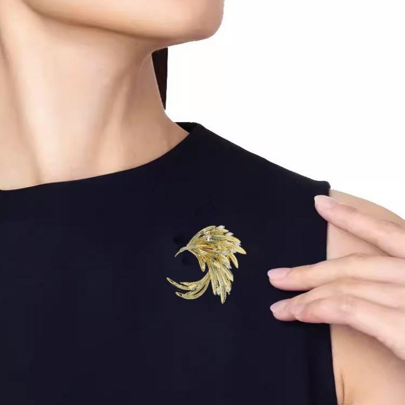 Retro and Versatile Phoenix Brooch for Women, High-end and Individual Golden Phoenix Tail Brooch, Light Luxury and Elegant Brooch