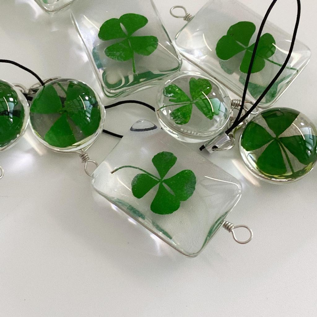 1 Pc Natural Clover Pendant Cross Border Lucky Star Dried Flower Bag Keychain Green Glass Pendant Pendant