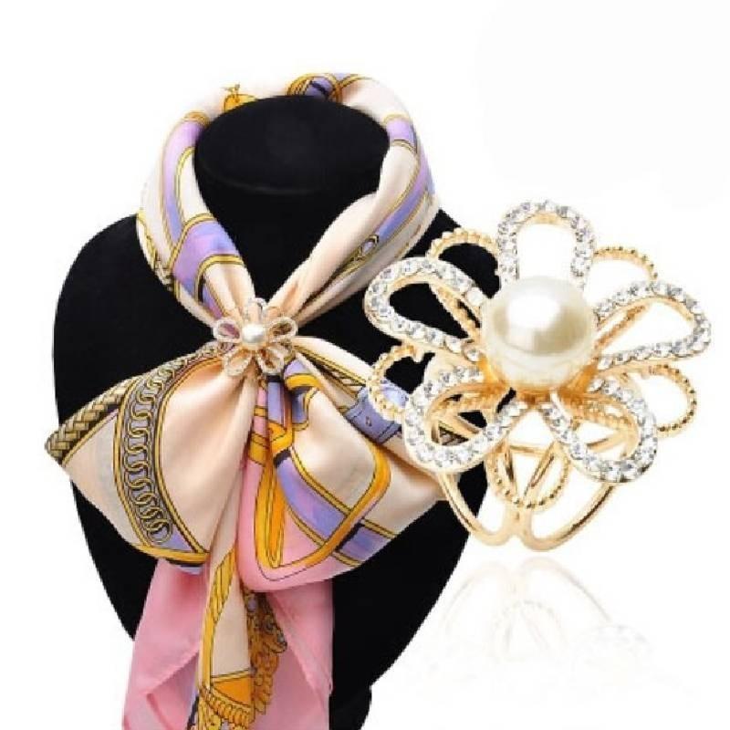 Elegant Alloy Flower Brooch With Rhinestones And Pearls Fashionable Women's Pin