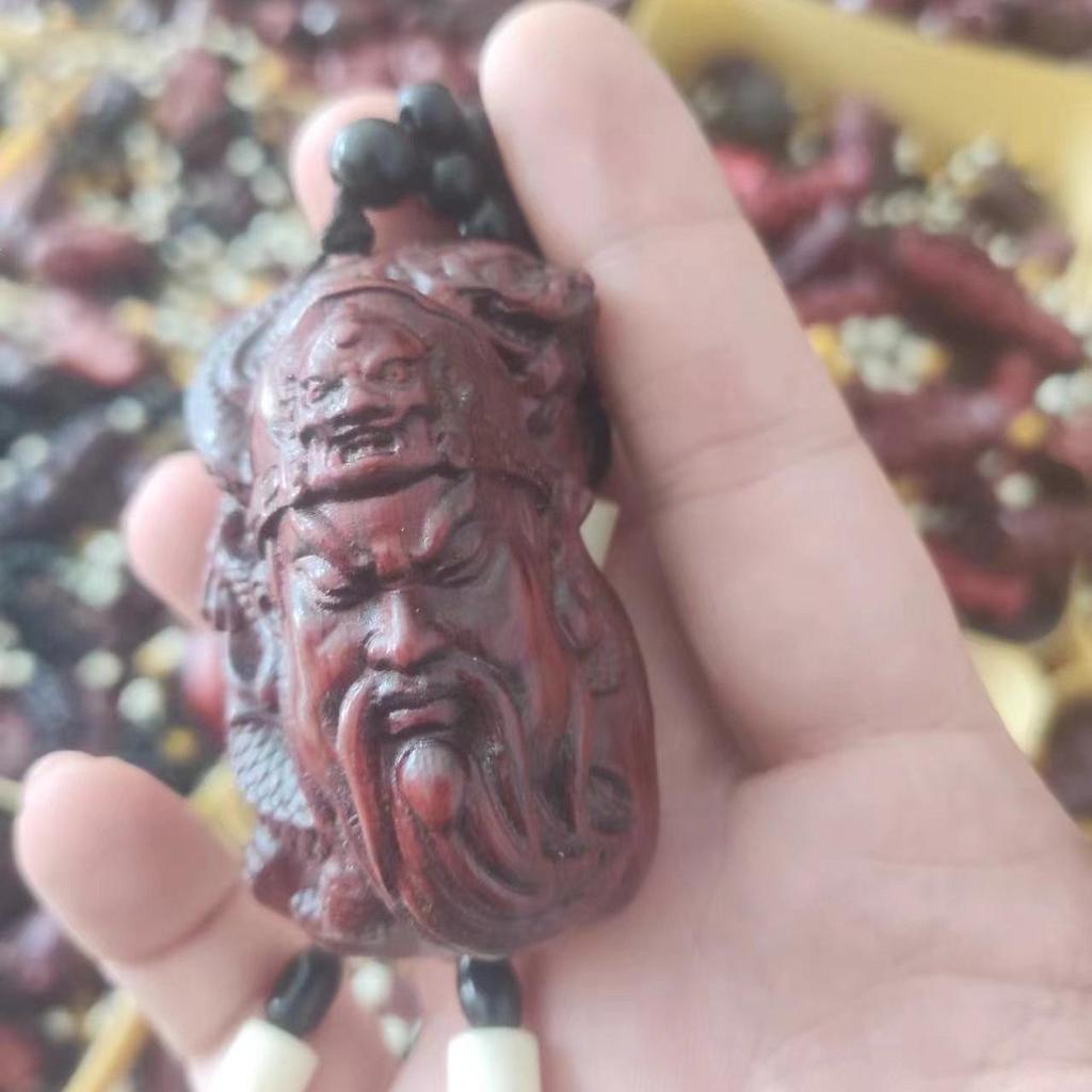 Colgante de Talla en Madera Pixiu de Palosanto - Artesanía Ornamental Más Vendida