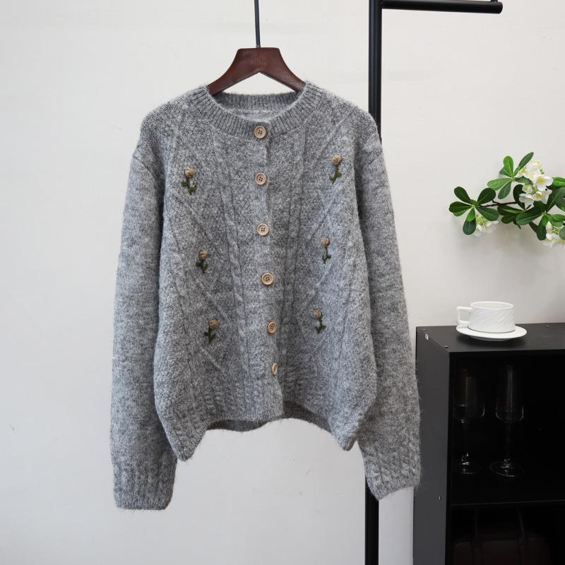 

Осень и зима новый дизайн трехмерного цветка вязаный кардиган нежный ветер свободный мягкий восковой свитер куртка женская one size fits all серый