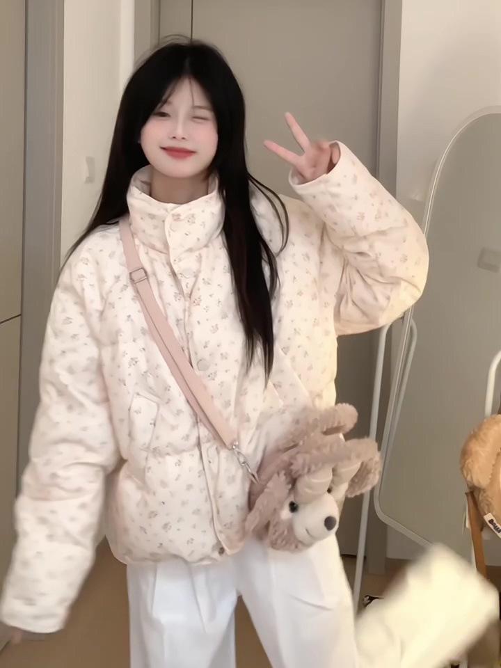 2024 Winter Women's Sweet Floral Cotton-Padded Jacket: Short, Stand-Up Collar, Thickened Milk-Colored Design