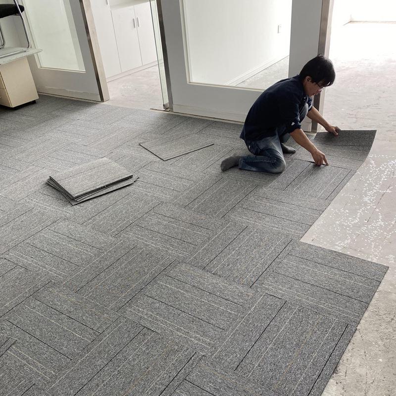 

Екологічна звукоізоляційна вогнестійка килимова плитка для офісу, спальні або вітальні Environmentally friendly PE bottom