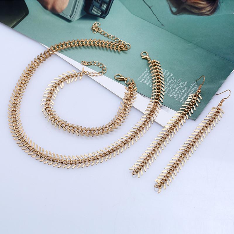 

European Vintage Gold Metal Fishbone Necklace With Geometric Pendant For Fashion Women
