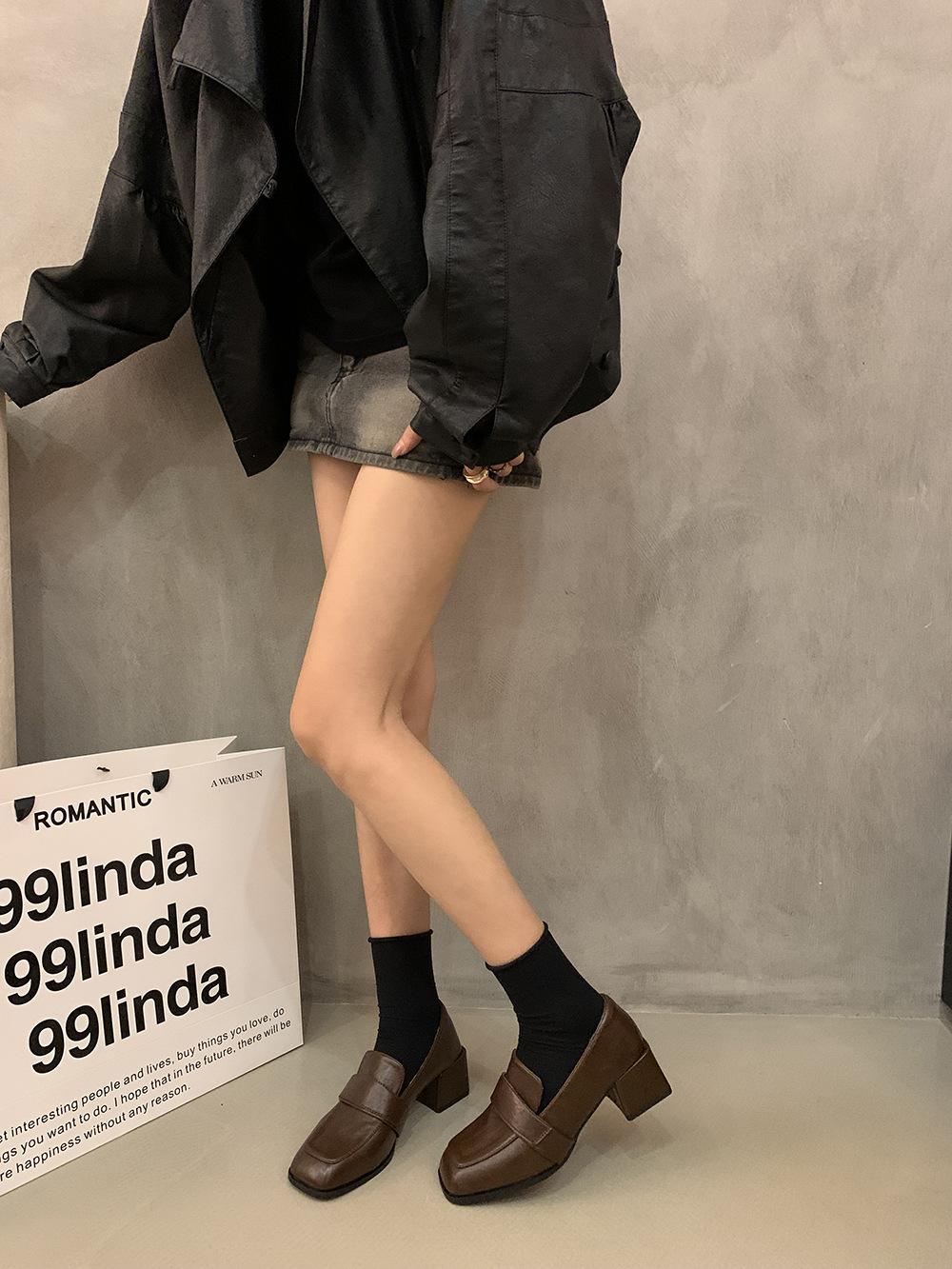 

Британские ретро туфли-одинарки маленькие кожаные туфли толстый каблук квадратный носок лоферы осень и зима новые туфли-одинарки женские туфли черные туфли 39 темно-коричневого