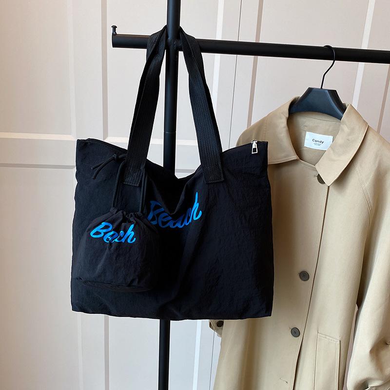 

Design sense new large-capacity commuter tote bag female personality casual versatile student class simple shoulder bag чёрный