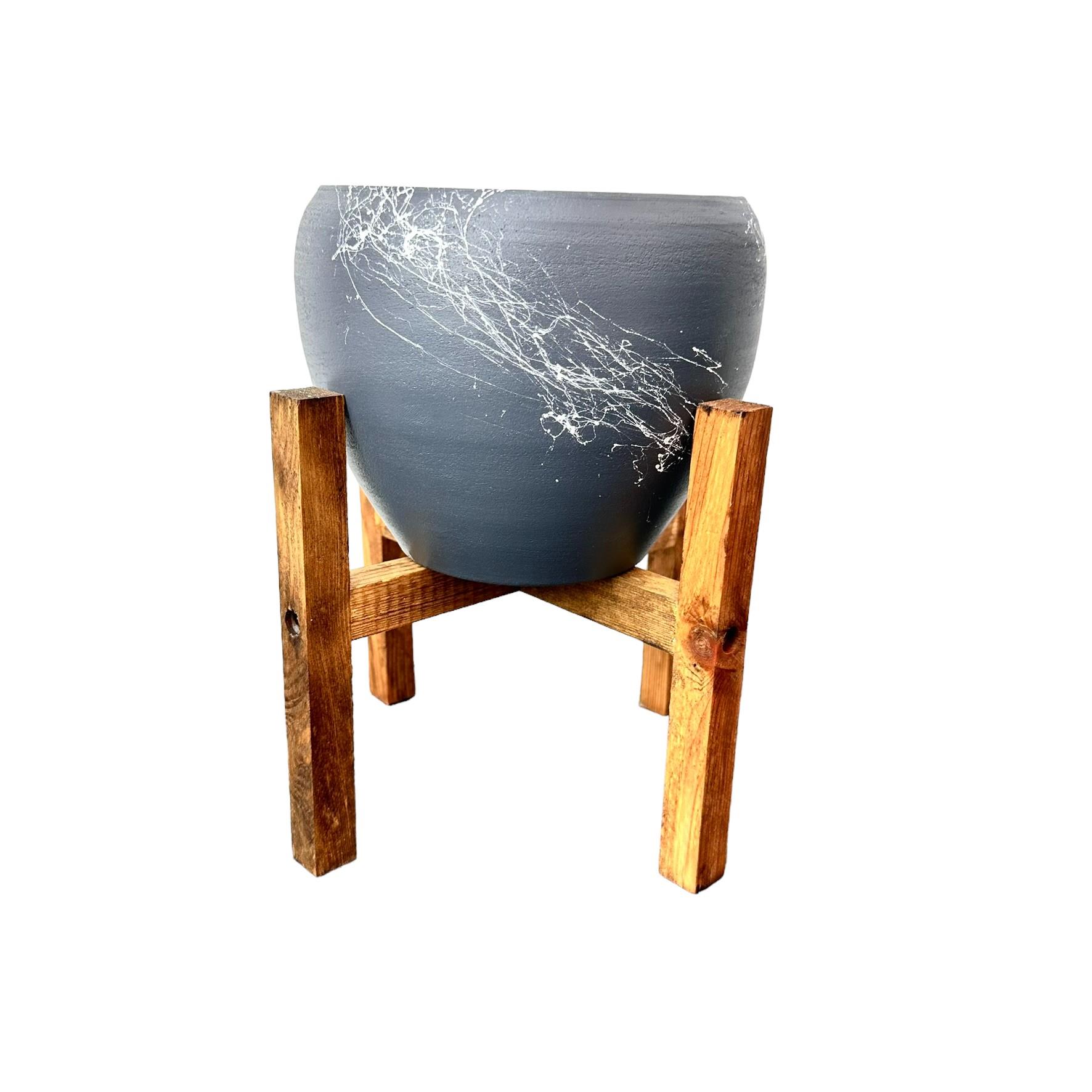 

Bitki Tasarımı Gri Üzeri Beyaz Mermer Efektli Toprak Saksı Saksılık Salon Çiçeklik 4 Ayaklı - 15 Cm