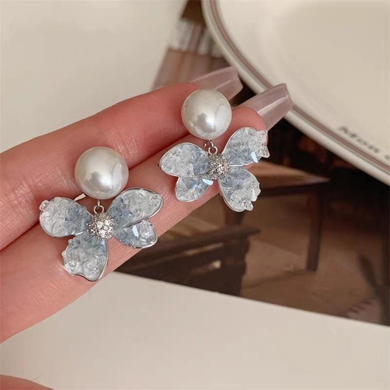 Broken Sense, Butterfly Pearl Jewel Earrings, Rich Girl, Iris Earrings