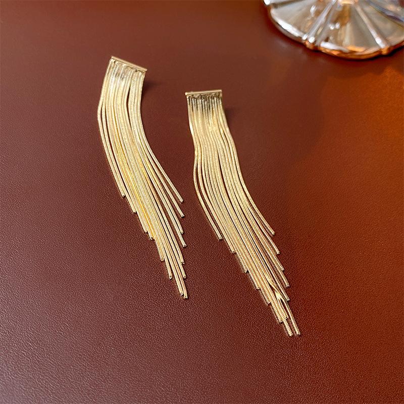 Silver Needle Medieval Round Flower Fringed Earrings Retro Metal Stud Earrings Temperament Light Luxury Earrings Women