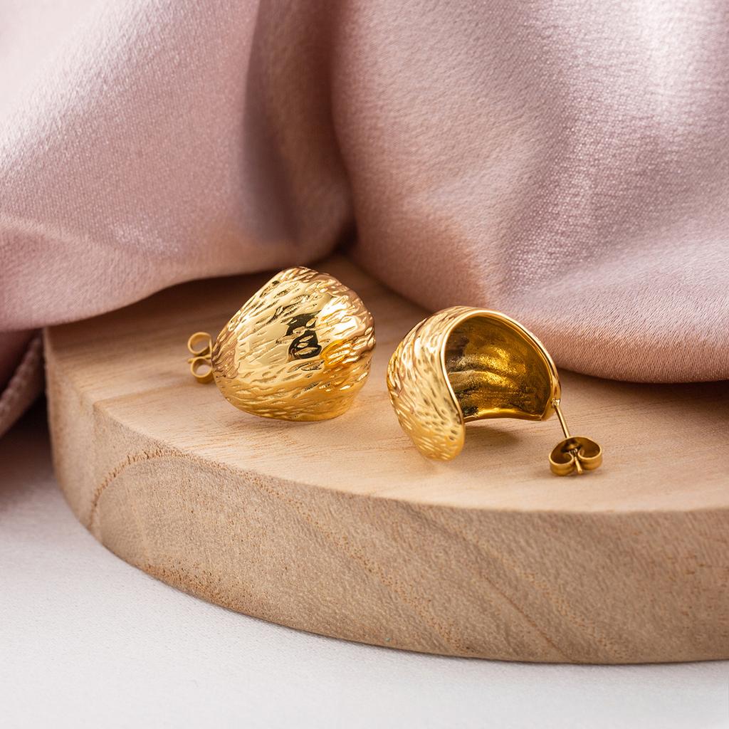 Titanium Steel French Retro C-shaped Stud Earrings, Semi-circular Brushed Pleated Texture Earrings, Versatile Temperament