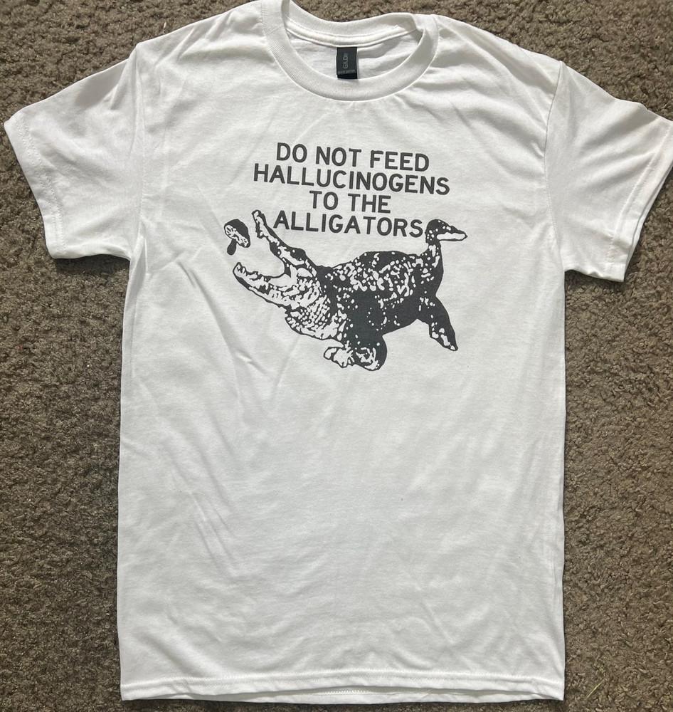 

Do Not Feed Alligators funny white T Shirt 3XL