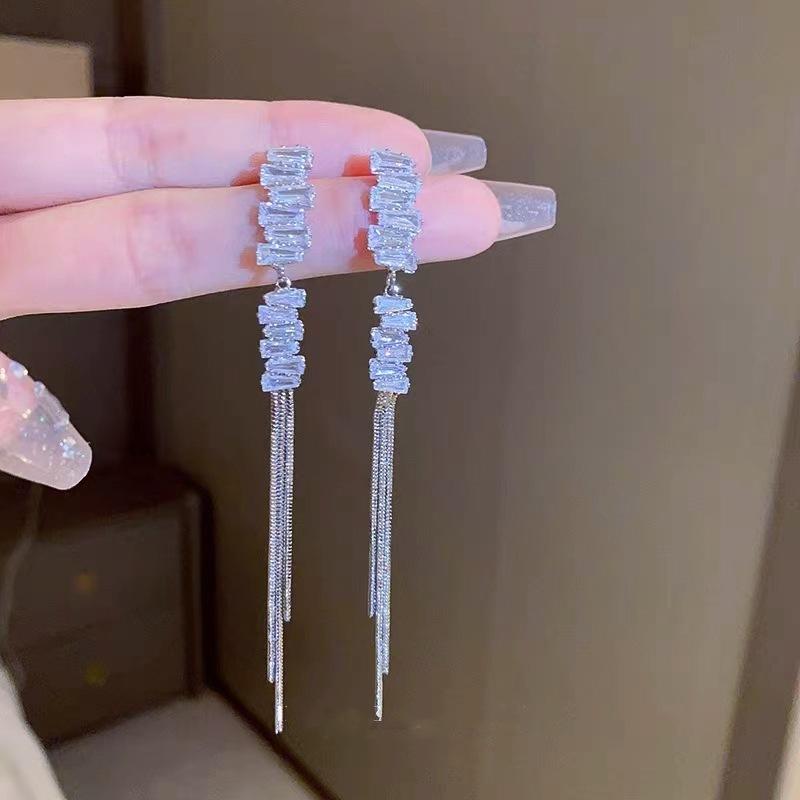 Female High-end Temperament Long Tassel Earrings 1 pair of earrings серебряный