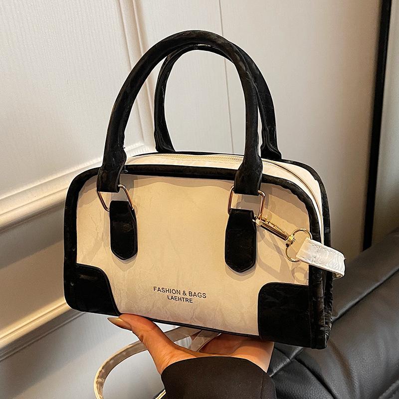 Simple Commuting Fashionable One Shoulder Handbag Women's Spring Niche Design New Retro Small Square Bag Women