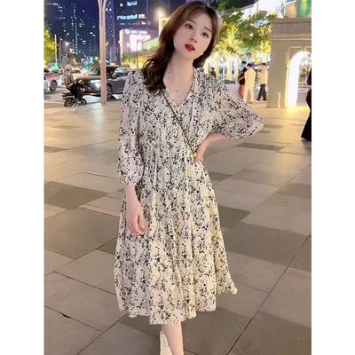 Saia Floral de Decote V de Alta Qualidade Francesa para Verão Feminino Nova Cintura e Fina Saia Pendular de Comprimento Médio em A para Mulheres