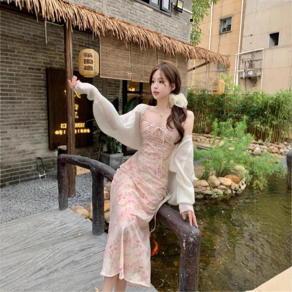 Teepause Französisches Blumen-Spaghetti-Trägerkleid mit Spitzen-Patchwork - Damen Frühling/Sommer 2024 Süßes Temperament Langes Kleid