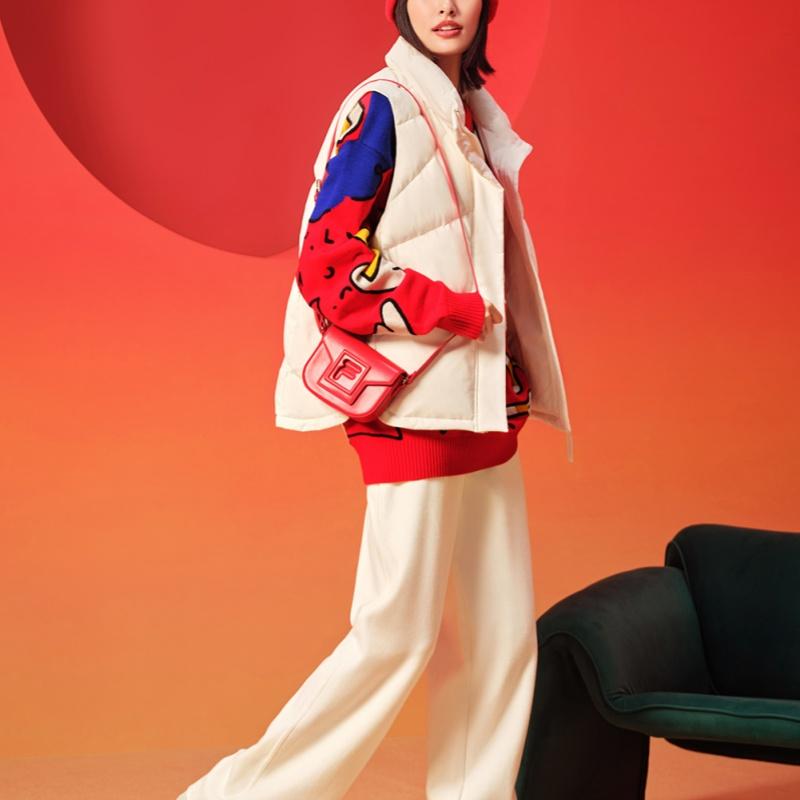 Fila Original New Year Series Comfortable Skin-Friendly Warm Water-Resistant Vest Women Vest Light-Beige F11W519901F-IV