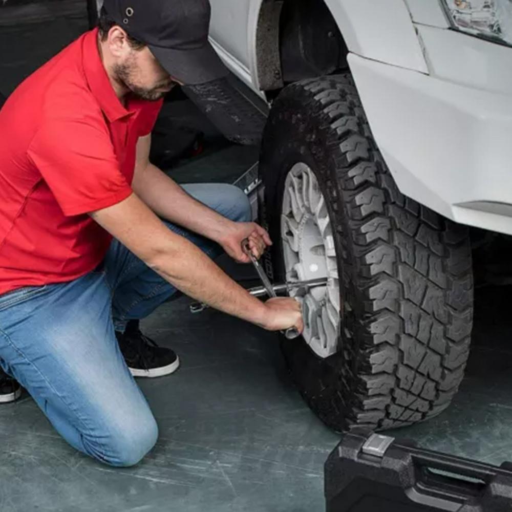 Lug Nut Wrench Carbon Steel 4-Way Wheel Wrench Nut Remover Portable Strong Tire Lug Nut Remover Heavy Duty Folding Lug Wrench