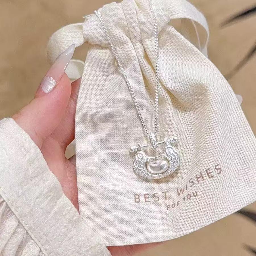 

Filigree Ingots Peace Lock Necklace: Chinese Style Pendant, Light Luxury Sweater Chain, High-End Feel, Perfect New Year Gift.