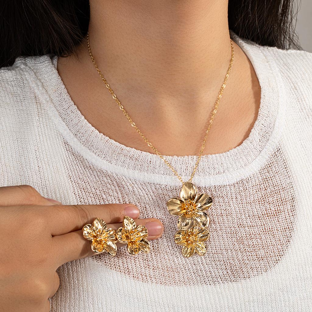 2-piece Minimalist Retro Double Flower Pendant Necklace with Five Petal Flower Earrings, Versatile Women's Jewelry Set