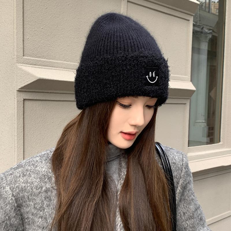 Korean Version of Autumn and Winter New Hat for Women Cute Smiling Face Knitted Wool Hat Winter Windproof and Warm Student Plush Hat Trend