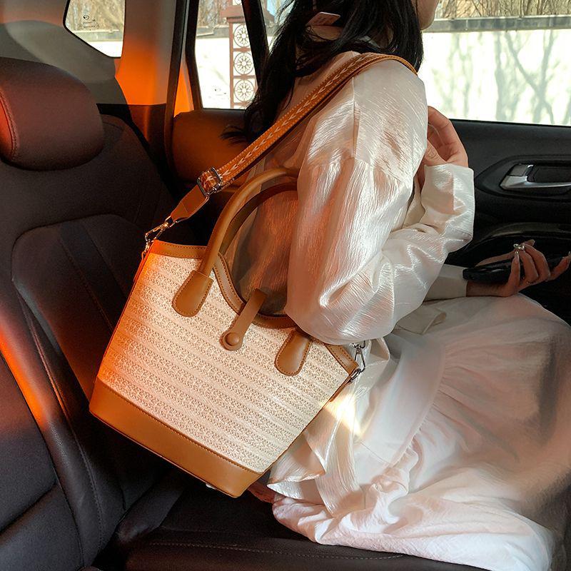 2025 Women's Large Capacity Summer Straw Bucket Shoulder Bag - Versatile Niche Design Tote
