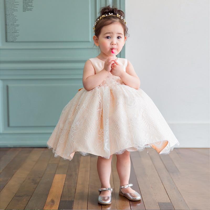 

платье принцессы: Новый детский костюм, розовая принцесса на подиуме.